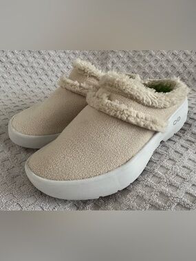OOFOS OOcoozie Mule Casual Shoes EUR 38 US 7 Beige White Vegan Sherpa Slippers